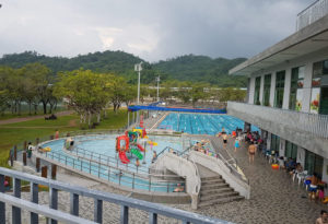 Attractions and Things to do off Taipei's MRT Brown Line (Dahu Park Station swimming pool)
