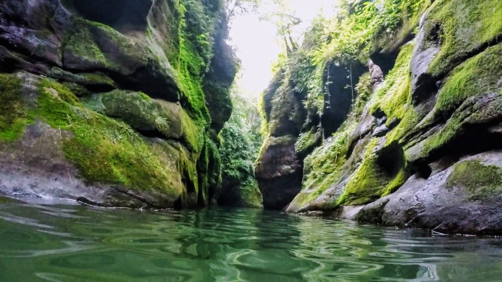 Taipei day trip, Taiwan, river tracing, swimming, summer, wormhole, pingxi, slot canyon